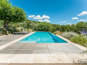 Wonderful Holiday Home in Vaison la Romaine with Pool